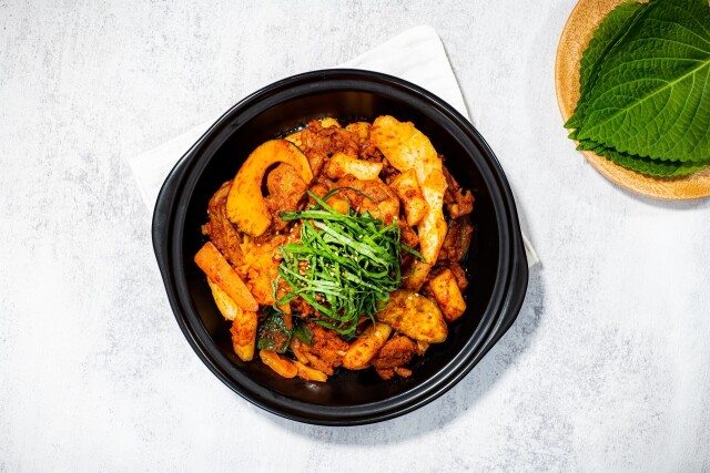 닭요리전문점 계절,춘천 계절 닭갈비 한끼세트 (닭갈비 2인세트 & 냉동감자전)